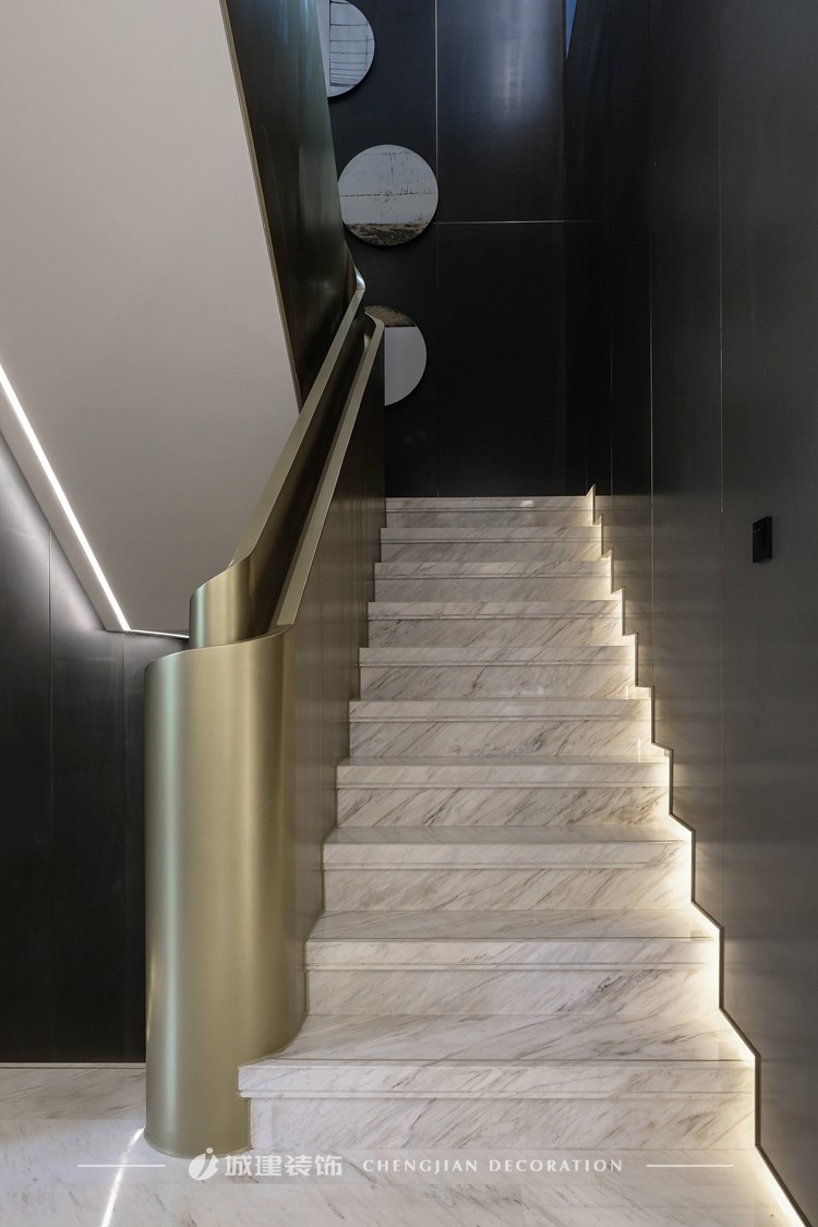1603181385664304.jpg 樓梯.jpg