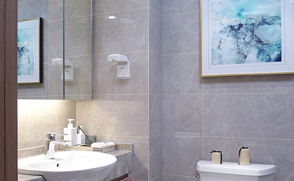 【裝修攻略】衛(wèi)生間應(yīng)該如何去挑選瓷磚，才能既美觀又實(shí)用？