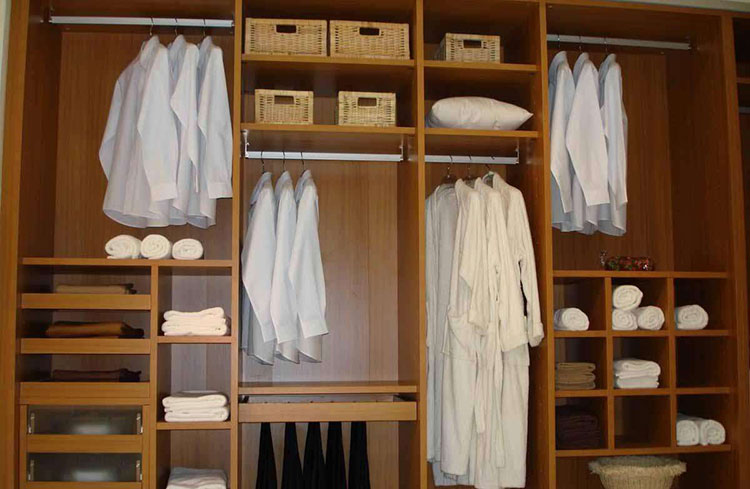 定制衣柜實木和芯板材料哪種好？區(qū)別在這里