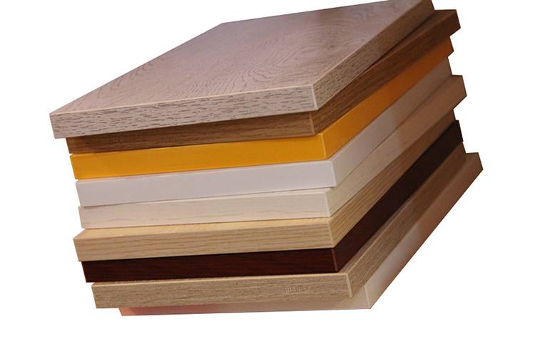 定制衣柜實木和芯板材料哪種好？區(qū)別在這里