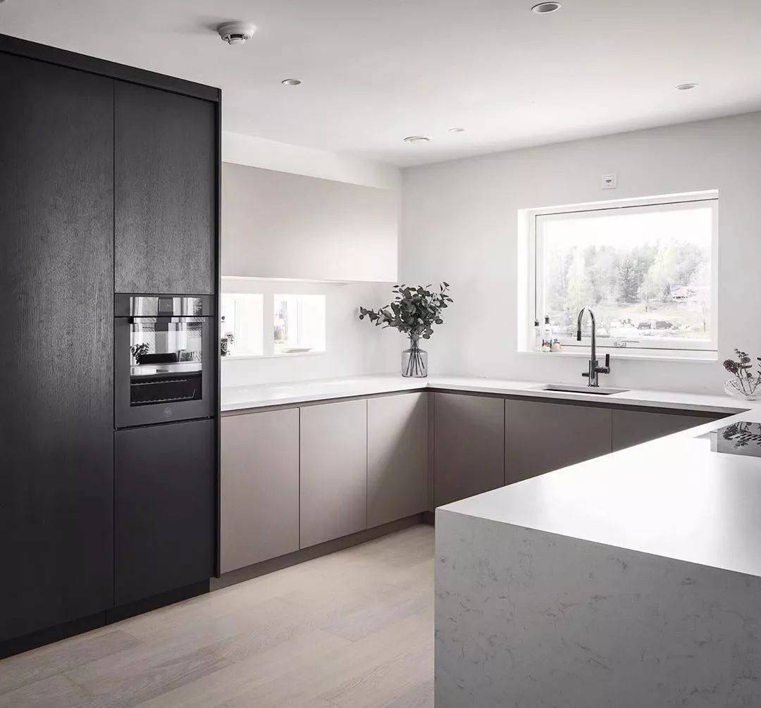 全黑，櫥柜飾面趨勢